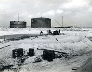 SP_WELPLAAT_030 De ESSO raffinaderij op de voormalige Welplaat is in aanbouw; Mei 1960