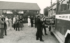TI_Brandweer_002 Afscheid van de brandweer in Tinte, met links J. v/d Blom en burgemeester Bolwidt; 1985