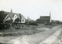 TI_STRYPSEDIJK_001 Strypsedijk met de School met de Bijbel en de gereformeerde kerk. De eerste steen voor de school is ...