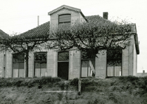 VP_ACHTERDIJK_023 Het voormalige gemeentehuis van Vierpolders; 12 november 1968