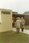 VP_SCHOLEN_003 Opening van de kleuterschool Pinokkio: onthulling van de naam; 1971