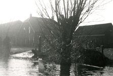 ZL_WATERSNOODRAMP_034 Woning van A. Oosthoek in het water; Februari 1953