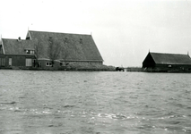 ZL_WATERSNOODRAMP_054 Boerderij van B. Blaak in het water; 1 februari 1953