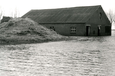 ZL_WATERSNOODRAMP_093 Boerderij van M. Blaak in het water; 1 februari 1953