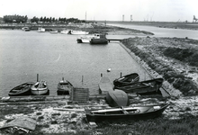 ZW_BERNISSEDIJK_007 Jachthaven De Vijfsluizen, gezien vanaf de Bernisserdijk; ca. 1960