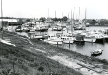 ZW_BERNISSEDIJK_008 Jachthaven De Vijfsluizen, gezien vanaf de Bernisserdijk; ca. 1960