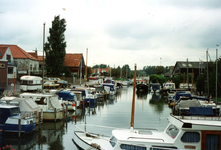 ZW_BERNISSEDIJK_022 De haven van Zwartewaal, gezien vanaf de Bernissedijk; ca. 1992