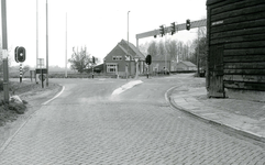 ZW_GROENEKRUISWEG_004 Stoplichten bij de kruising Henri Fordstraat en de Groene Kruisweg; ca. 1972
