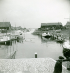 ZW_HAVENKADE_038 Zwartewaal; Het in de haven van Zwartewaal gezonken schip De Watergeus, September 1957