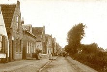 ZW_HENRYFORDSTRAAT_002 Zwartewaal; Kijkje op het Zuideinde, ofwel de Henry Fordstraat, ca. 1920