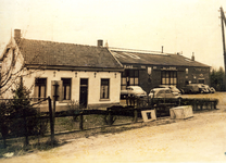 ZW_HENRYFORDSTRAAT_003 Woning en garage langs de Henry Fordstraat; ca. 1930