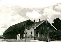 ZW_HENRYFORDSTRAAT_014 Boerderij van Boender, Hacide Boender (1883-1973) en Adriaantje J. Herweijer (1889-1967). In ...