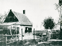 ZW_HOLLEMAARSEDIJK_017 Het molenaarshuisje bij de Zwartewaalse watermolen; ca. 1930