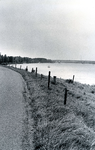 ZW_MAASDIJK_003 Maasdijk met rechts het Brielse Meer en op de achtergrond de Brielse Brug; 1995