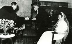 ZW_PERSONEN_003 Huwelijk tussen Arij Noordermeer met Maartje Langstraat in de Ned. Herv. Kerk. Ds. J. van Dijk, Mvr. A. ...