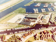 ZW_WERFPLEIN_002 Loodsen en kantoor van Spreeuwenberg steigerbouw; ca. 1980