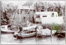 ZW_WERFPLEIN_006 Zwartewaal; Rond het begin van de jachtwerf en camping van de familie Van der Zee, 1959