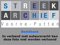ZW_RECHTEN_043 Zwartewaal; De haven van Zwartewaal met plezierjachten. Op de achtergrond de Toko in het oude ...