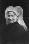 KLW003 Rockanje; Dina Boogert (1864-1947), dochter van Hugo Boogert en Kornelia van Trierum.Echtgenoot van Leendert ...