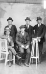 KLW020 Rockanje; Een groep van vijf mannenvlnr:1. Jacob Klok Izn (1896-1931) 2. onbekend3. Meindert Staarthof ...
