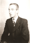 BRAVENBOER_0018 Portret van Jan Tuk (geb. 01-04-1920 te Brielle); ca. 1941