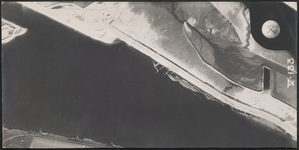 LUCHTFOTO_VOORNE_004A Rozenburg; Rozenburg en een stuk van de Brielse Maas dat later onderdeel uitmaakt van het ...