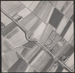 LUCHTFOTO_VOORNE_008A De Bollaarsdijk en de Hoonaardweg met de Oosterlandseweg; ca. 1963