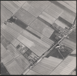 LUCHTFOTO_VOORNE_033C De Prinsenweg en de Achterdijk; ca. 1963