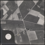 LUCHTFOTO_VOORNE_041C De Geldweg, de Bijlweg en de Dijkweg. De laaijekreekseweg en de Welleweg; ca. 1963