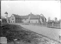 GN2021 De Hogere Burgerschool (HBS), met watertoren; ca. 1925