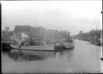 GN2107 De veerboten Vlaardingen en Den Briel langs de kade van de Maarlandse Haven; ca. 1922