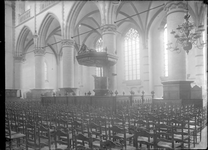 GN2112 Interieur van de Sint Catharijnekerk; ca. 1920