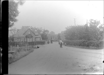 GN2408 Kijkje op de Dorpsweg; ca. 1925