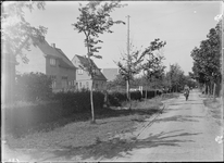 GN2676 Woningen langs de Zandweg; ca. 1925