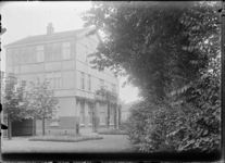 GN2961 Achterzijde van Hotel Ons Genoegen; ca. 1910