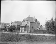 GN3275 Houten villa langs de Kouwenoordseweg; ca. 1920