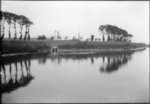 GN3303 De wallen van Hellevoetsluis, ter hoogte van het droogdok; ca. 1920