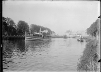 GN5004 Schepen in het kanaal door Voorne nabij Nieuwesluis; ca. 1920