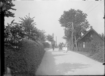 GN5034 Kijkje op een straat; ca. 1920