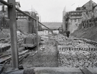 A1022 Werkzaamheden aan de sluis te Nieuwesluis; ca. 1900