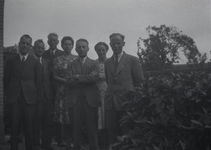B1078 Groep onbekende personen; ca. 1950