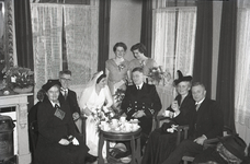 B1134 Huwelijk tussen Piet de Hullu, 3e stuurman van de Koninklijke Rotterdamse Lloyd, en Elly Vlaspolder; 27-10-1950