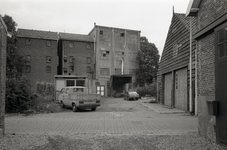 B1247 De fabrieksgebouwen van de grutterij en spliterwtenfabriek van de firma Trouw, vlak voor de sloop; 14 september 1984