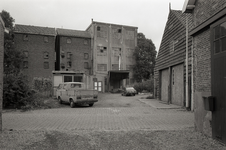 B1248 De fabrieksgebouwen van de grutterij en spliterwtenfabriek van de firma Trouw, vlak voor de sloop; 14 september 1984