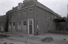 B1256 Pand aan de Kerkstraat in Geervliet voor de restauratie; 18 september 1984