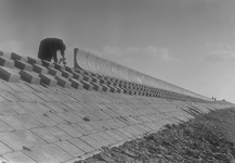B1140 Aanleg van dijklichaam of kade; 10-11-1955