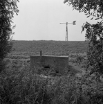 C1912 Sluisje in de Ondernemingspolder met een bosmanmolentje; 1980