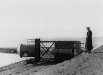 C1933 De omgevallen vuurturen van Oudenhoorn na de februaristorm van 1953; Februari 1953