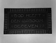 C1965 Gedenksteen in de Christelijke School in Tinte; ca. 1995