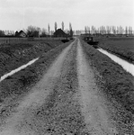 C2115 De onverharde Bonseweg in Nieuwenhoorn; Maart 1988